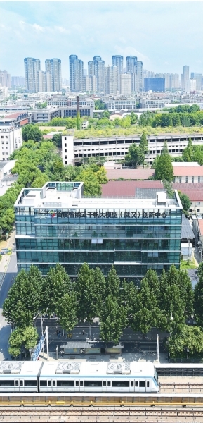 10_1883376_b.jpg